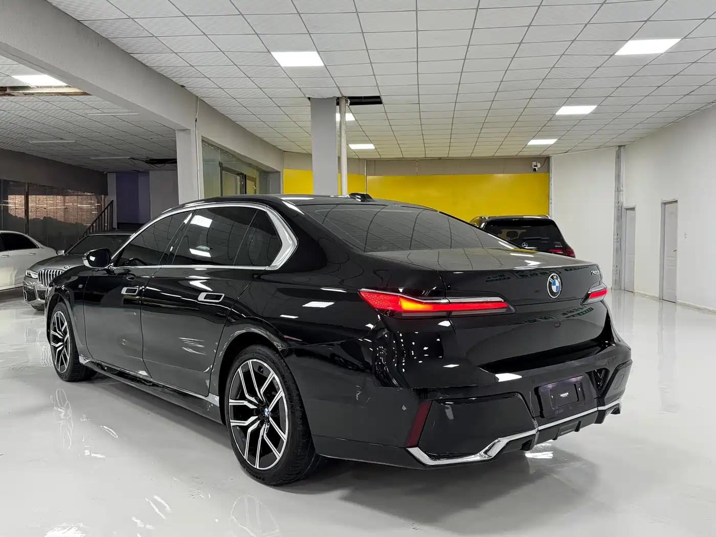 Photo 7 - BMW 7 Series