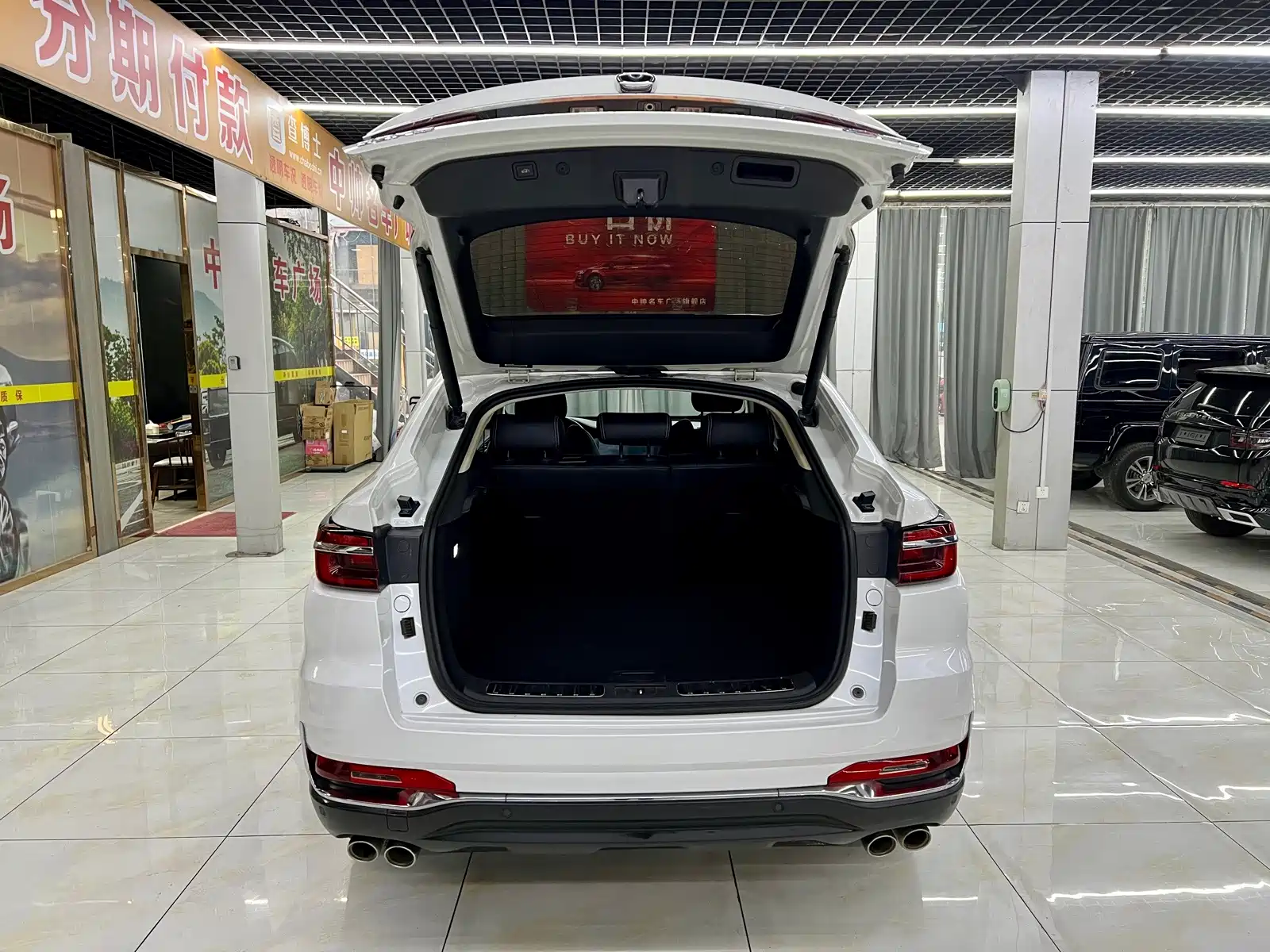 Фото 8 - Changan CS85