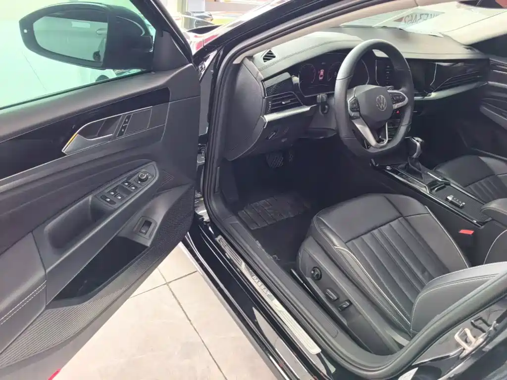 Фото 16 - Volkswagen Passat