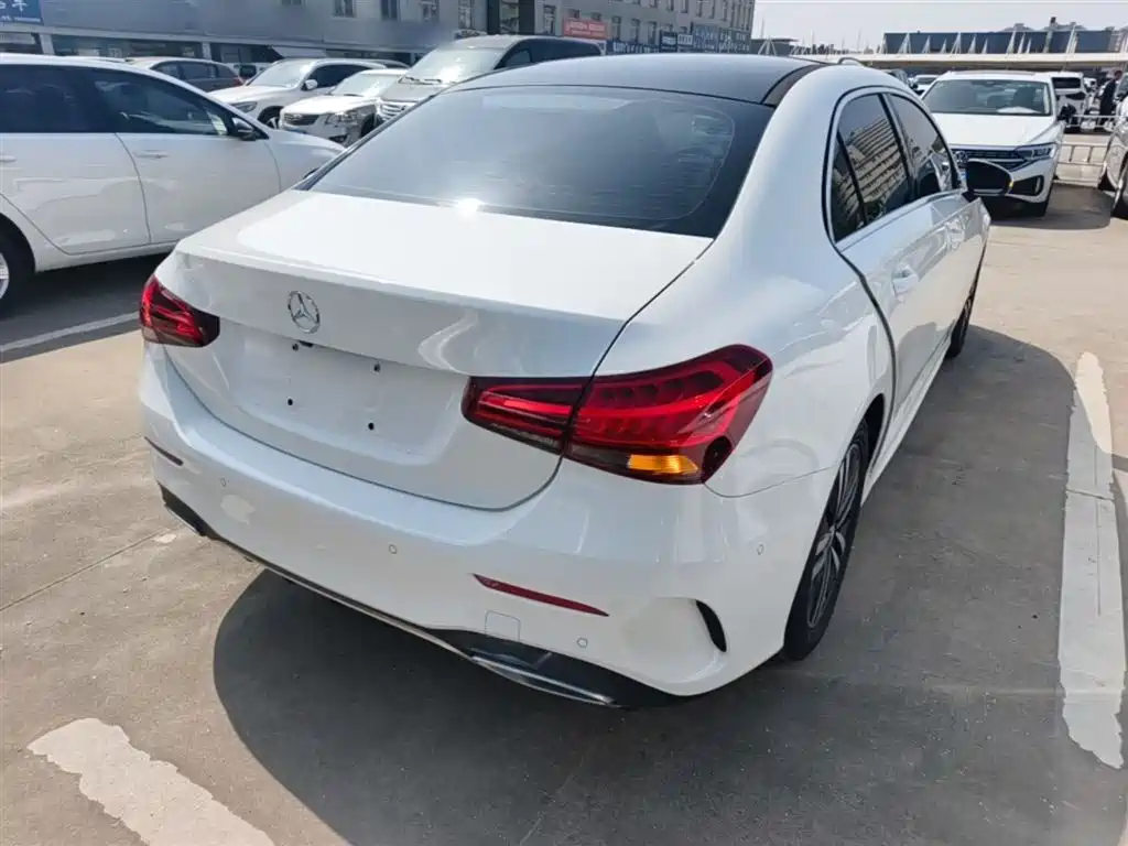 Mercedes-Benz A-Class 2019 A 180 L Sport Sedan фото 7