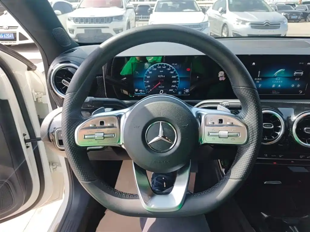 Mercedes-Benz A-Class 2019 A 180 L Sport Sedan фото 11