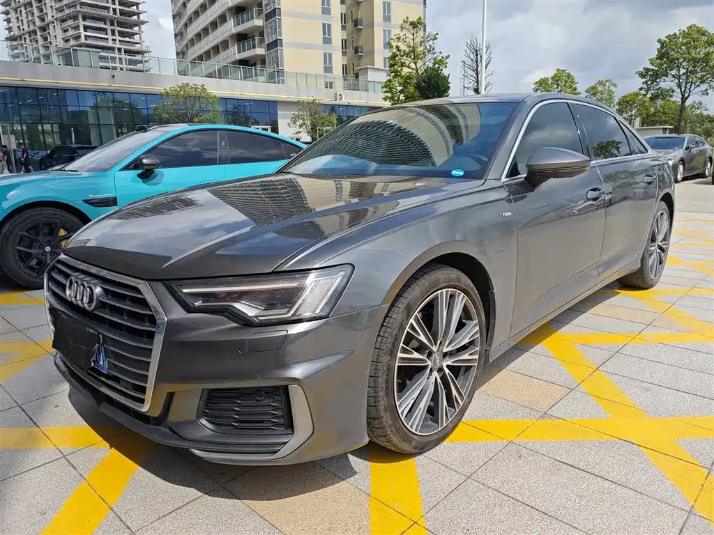 Фото 1 - Audi A6L