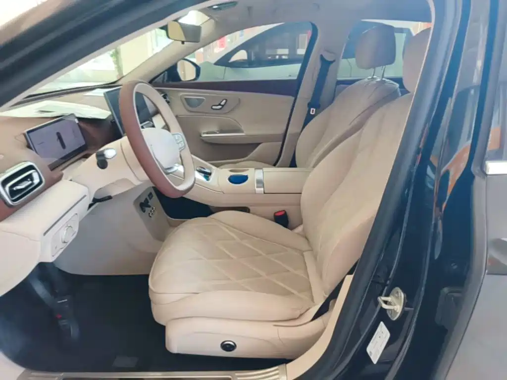 Chery Fengyun Fengyun A9L 2025 2025 Model 260 Extended Range Premium Edition