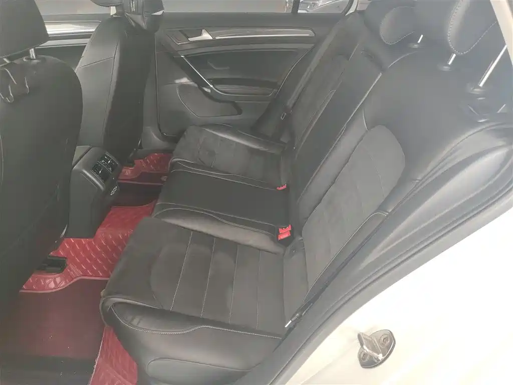 Volkswagen Golf 2020 280TSI DSG Luxury фото 17