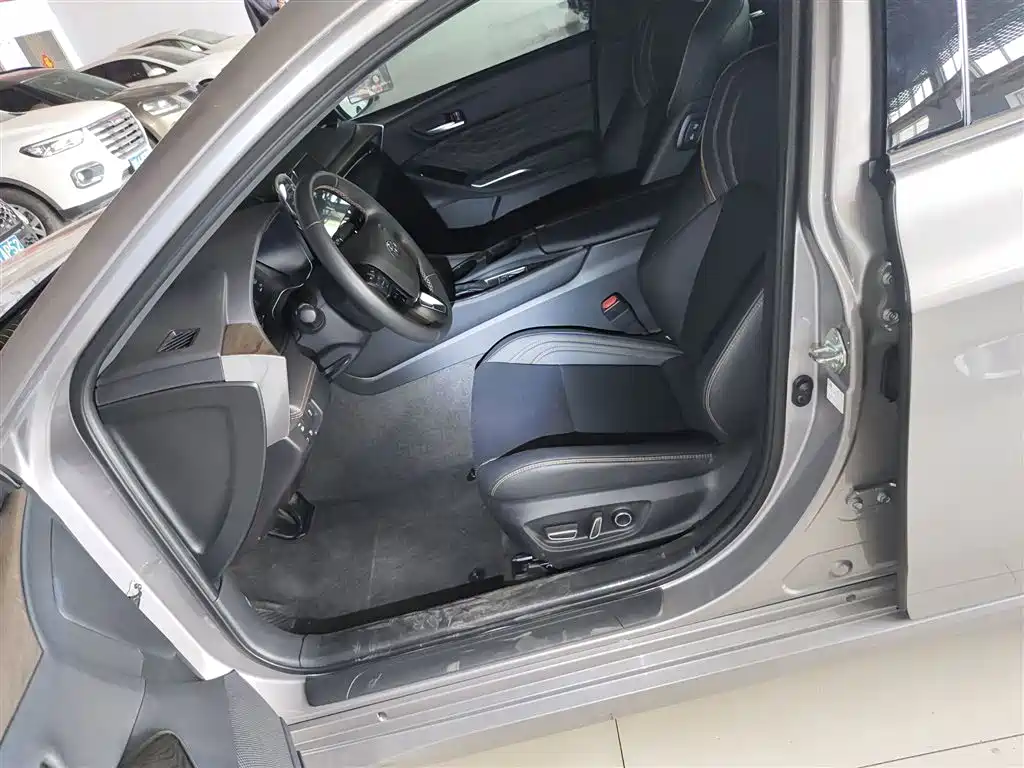 Toyota Avalon 2024 Hybrid 2.0L Luxury Edition фото 15