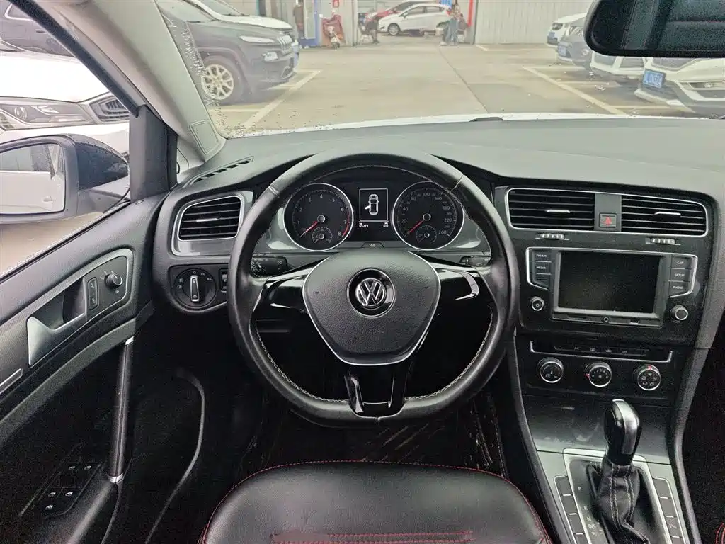 Volkswagen Golf 2016 1.6L Automatic Comfort фото 11
