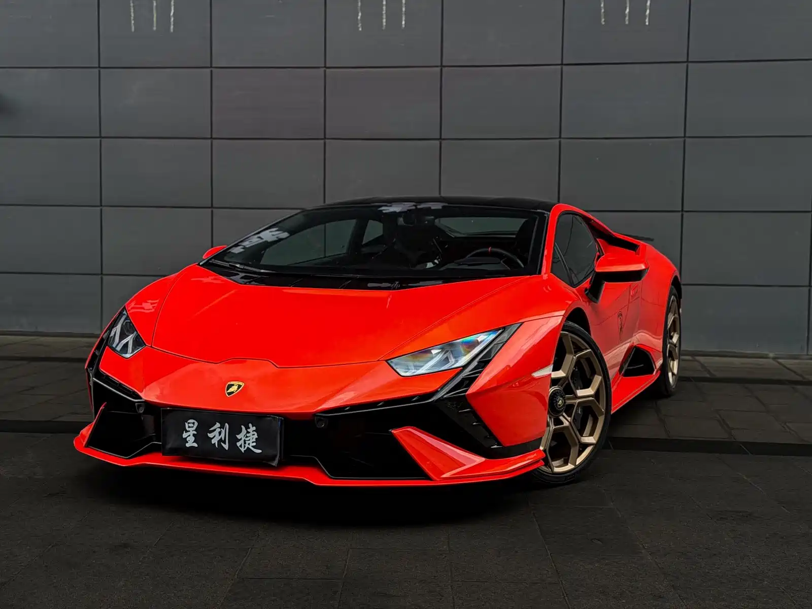 Фото 1 - Lamborghini Huracán