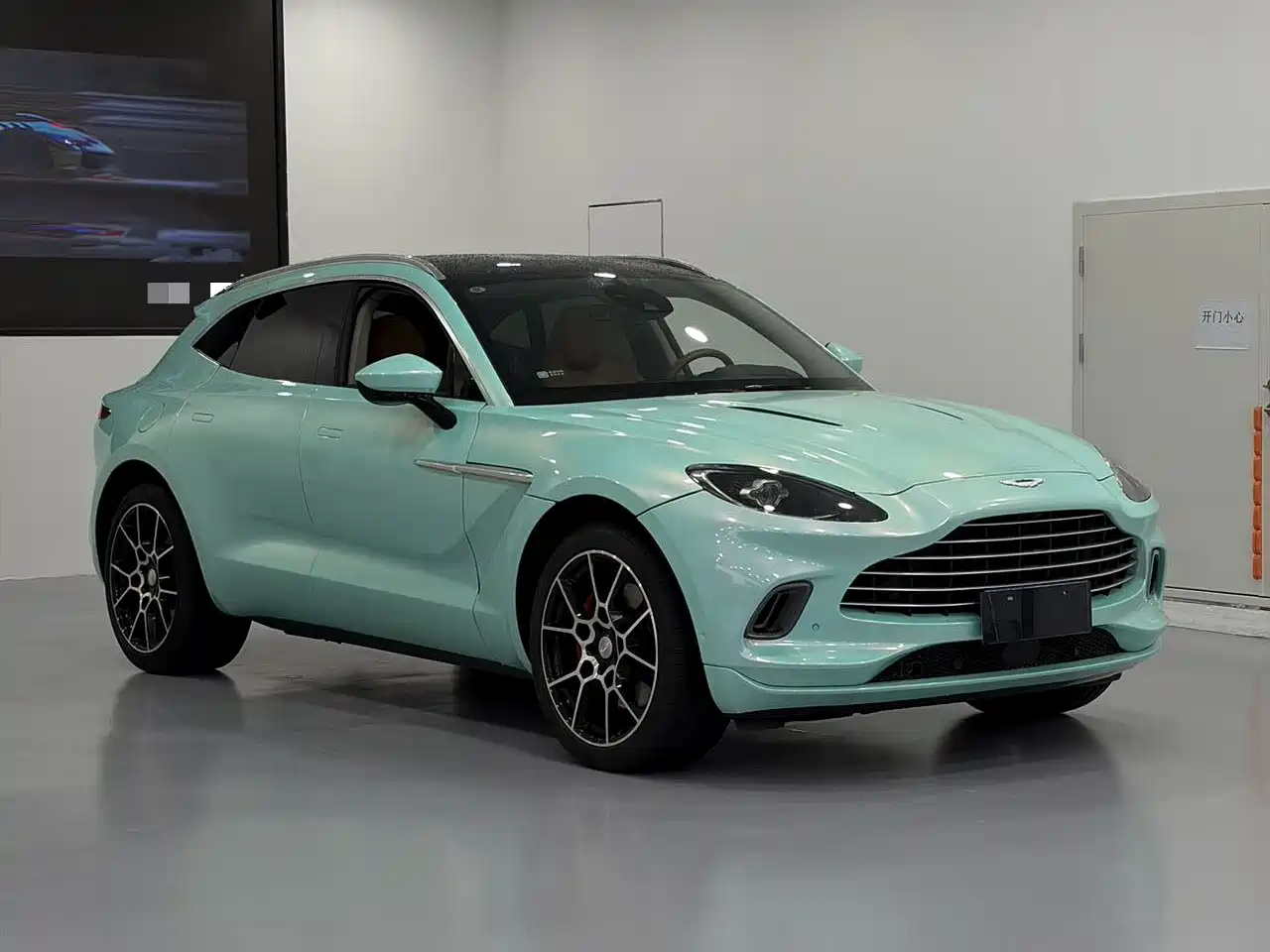 Aston Martin DBX 2021 2021 4.0T V8 Realm of Simplicity