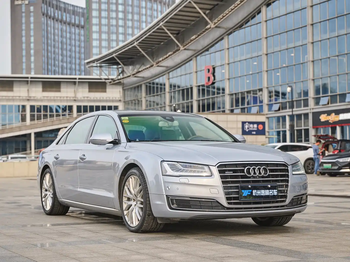 Audi A8 2014 A8L 60 TFSI quattro Exclusive фото 3