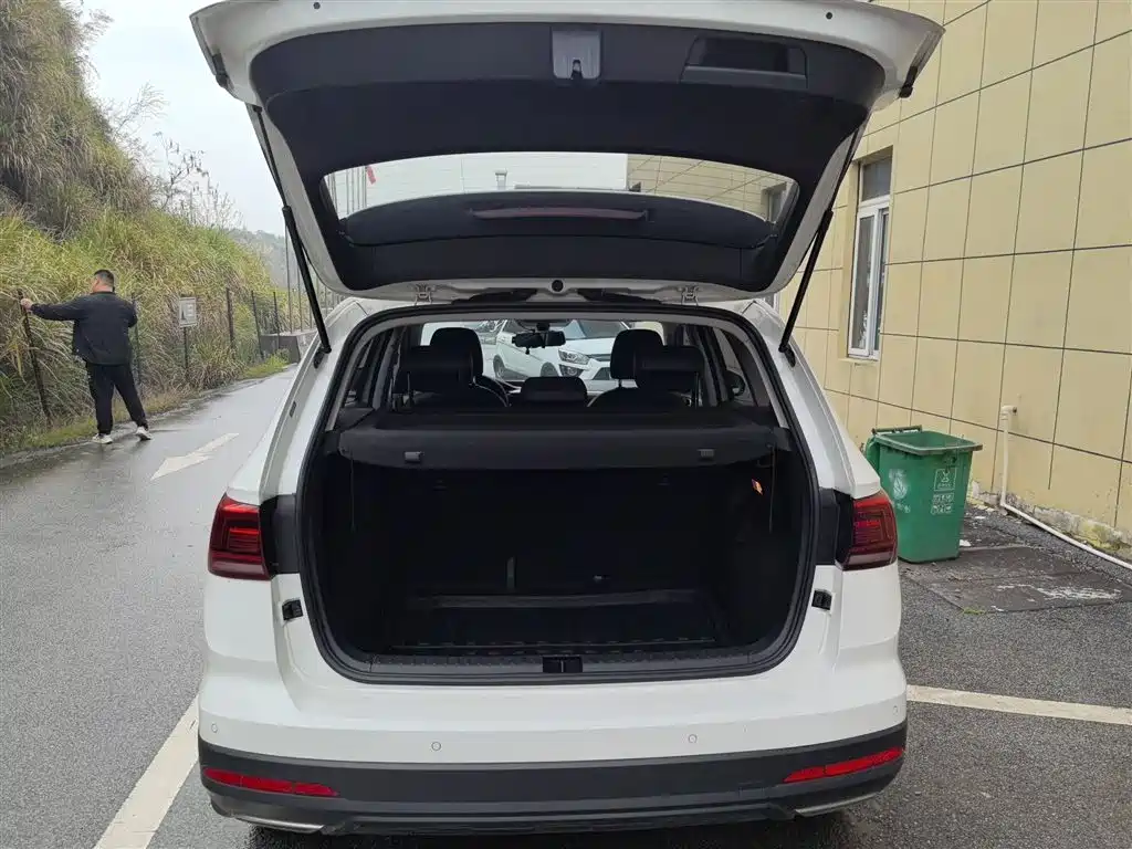 VOLKSWAGEN TUYUE