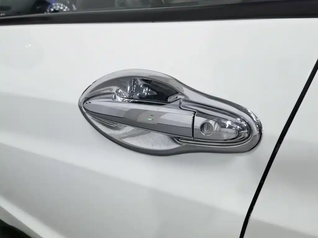 Фото 18 - Honda Vezel