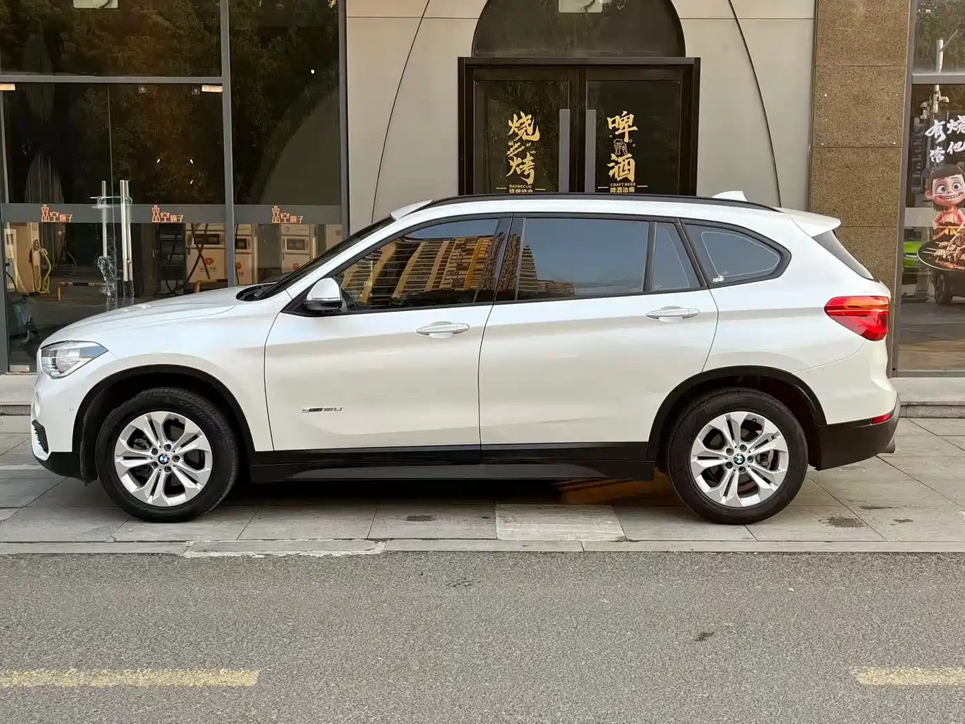 BMW X1 2016 sDrive18Li Premium Model фото 3