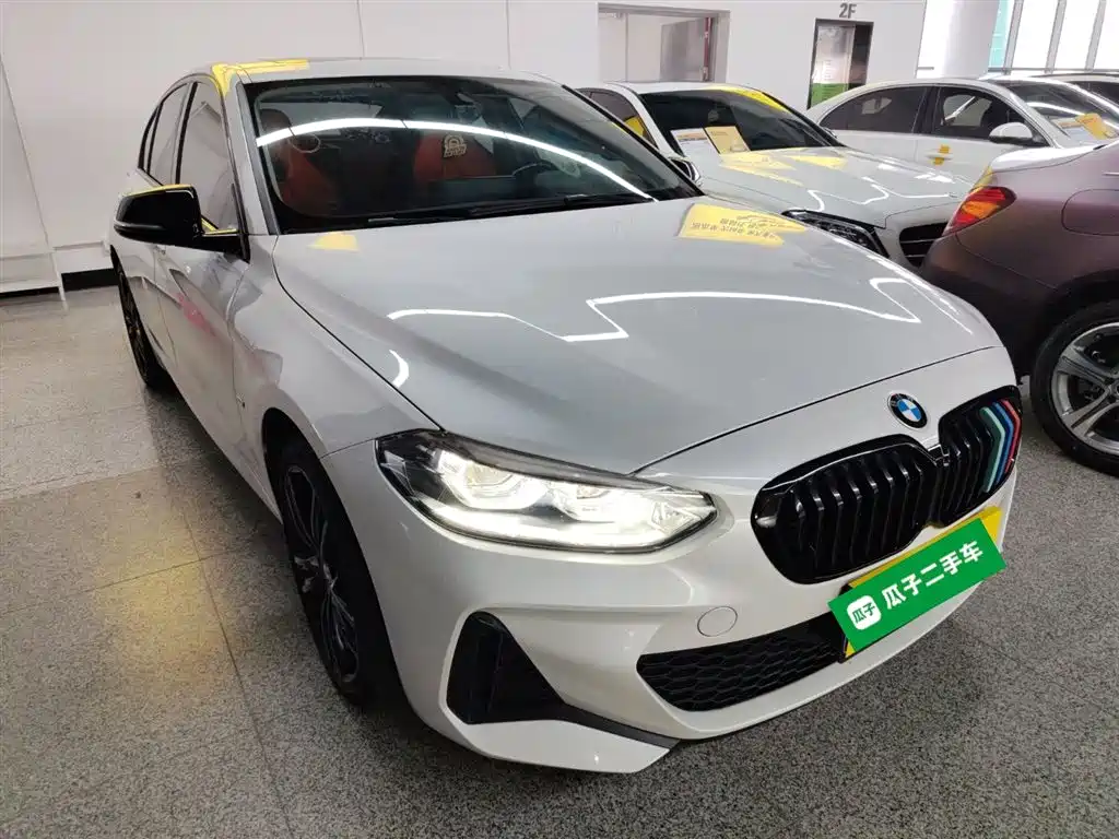 BMW 1 Series 2023 125i M Sport Shadow Edition фото 4