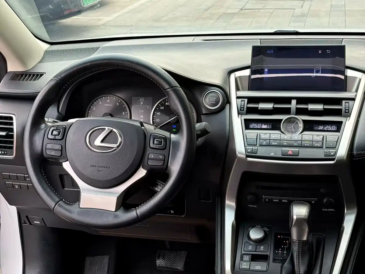Lexus NX 2016 200 AWD F Sport фото 3