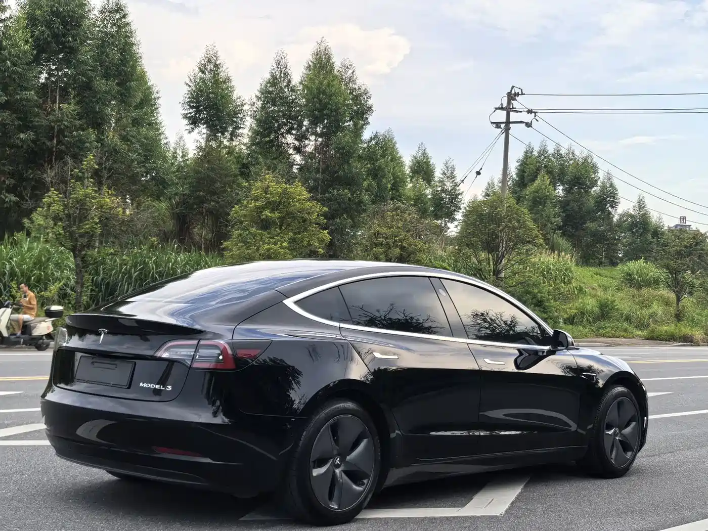Фото 4 - Tesla Model 3