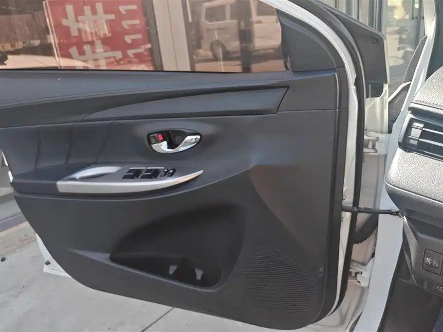 TOYOTA YARIS L TO ENJOY