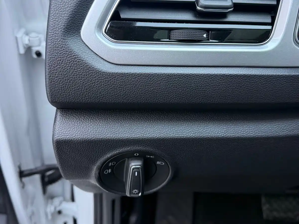 VOLKSWAGEN T ROC EXPLORING SONGS