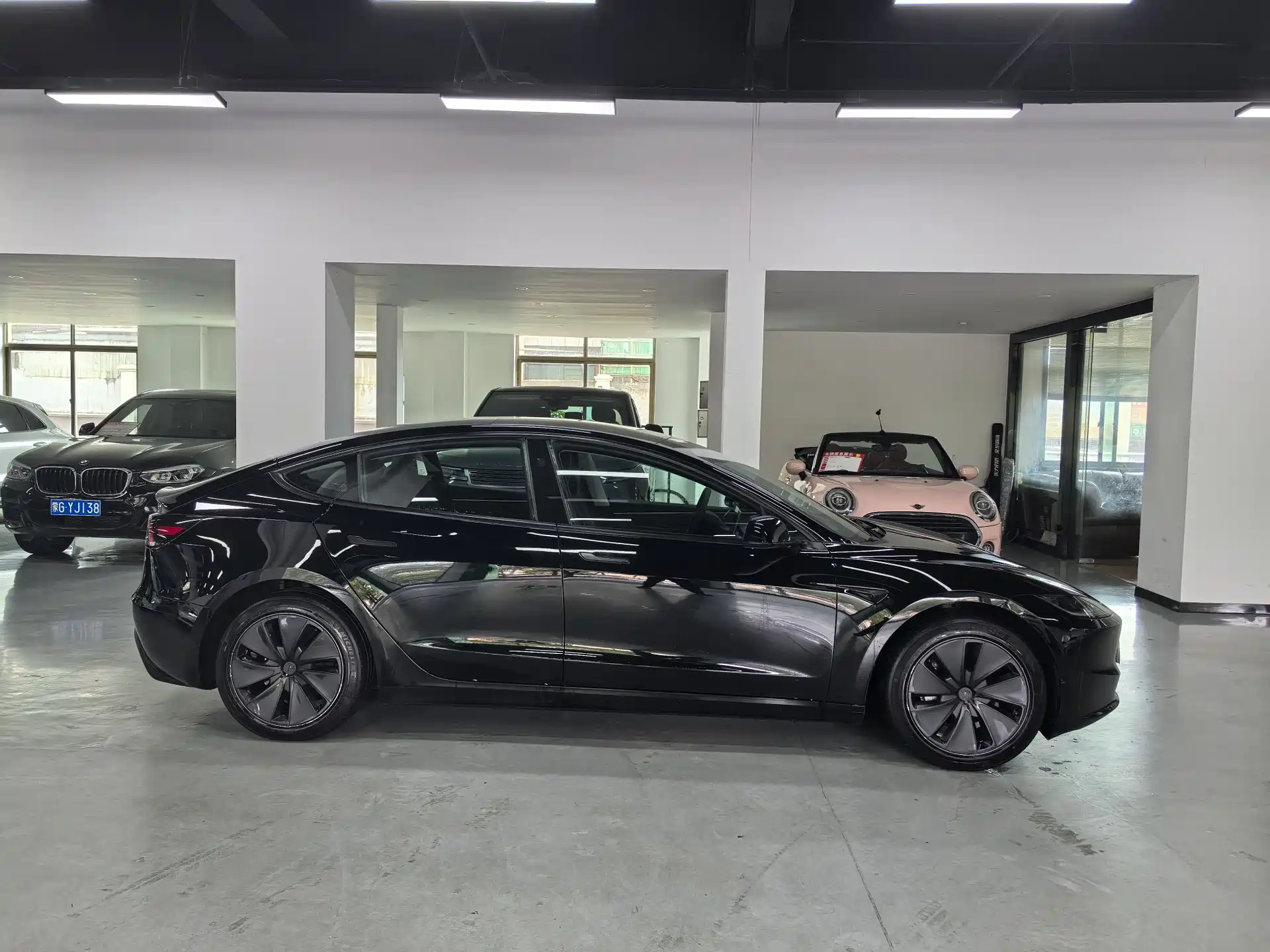 Фото 4 - Tesla Model 3