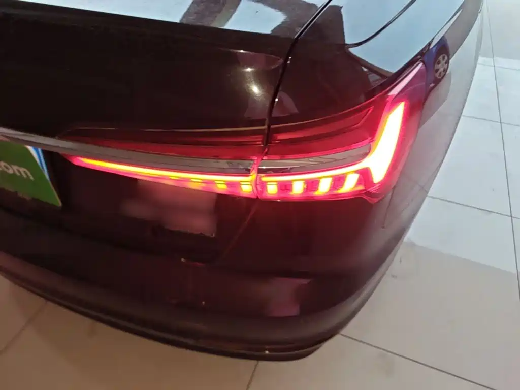 Photo 8 - Audi A6L
