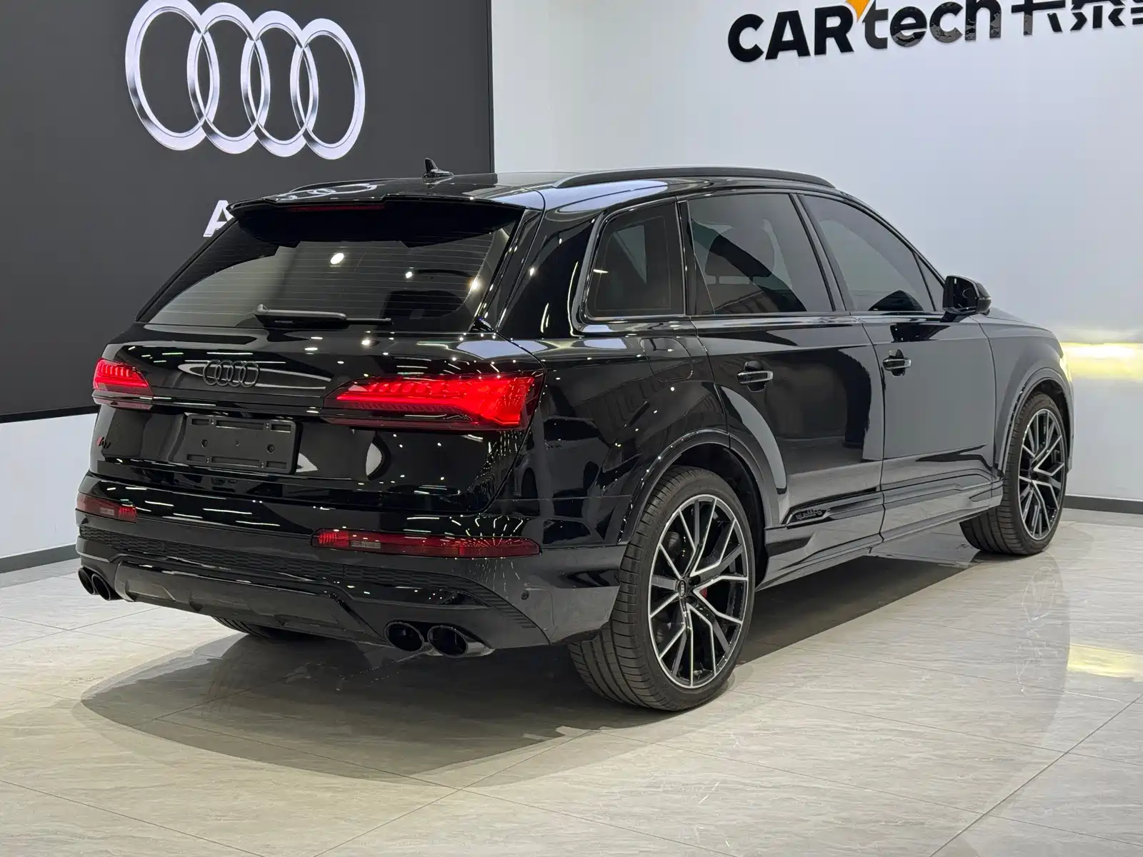 Фото 4 - Audi Q7