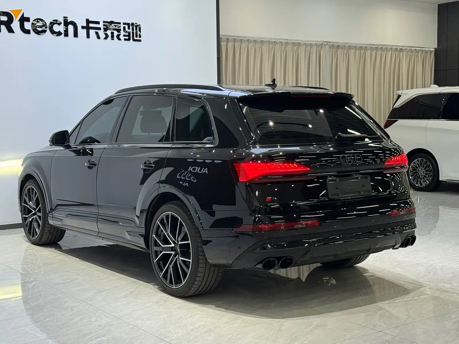 Фото 5 - Audi Q7