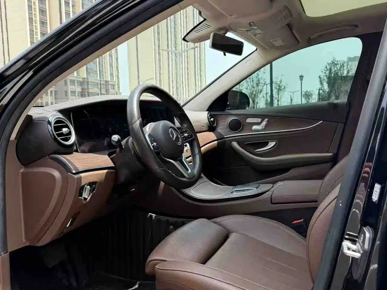 صورة 6 - Mercedes-Benz E-Class