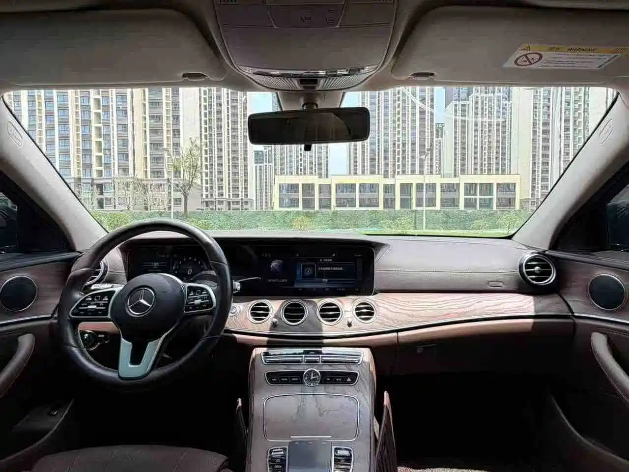 صورة 4 - Mercedes-Benz E-Class