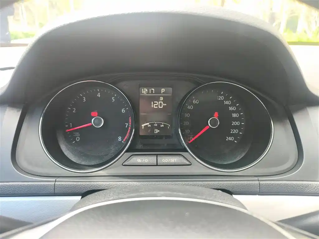 Volkswagen Lavida Tour 2017 230TSI DSG Comfort Edition фото 12