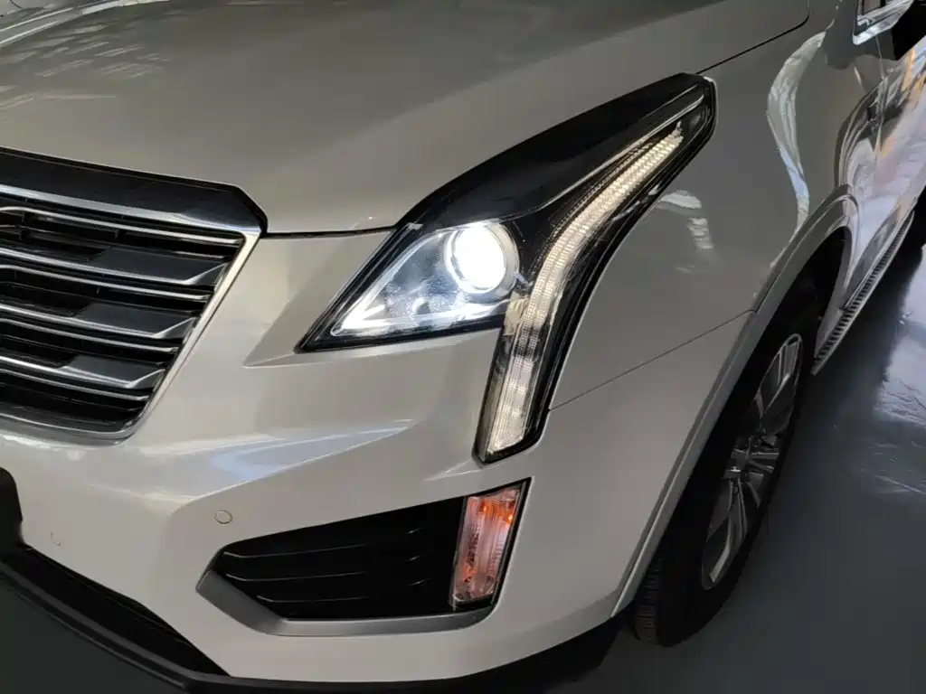 Cadillac XT5 2017 2016 25T Luxury Model