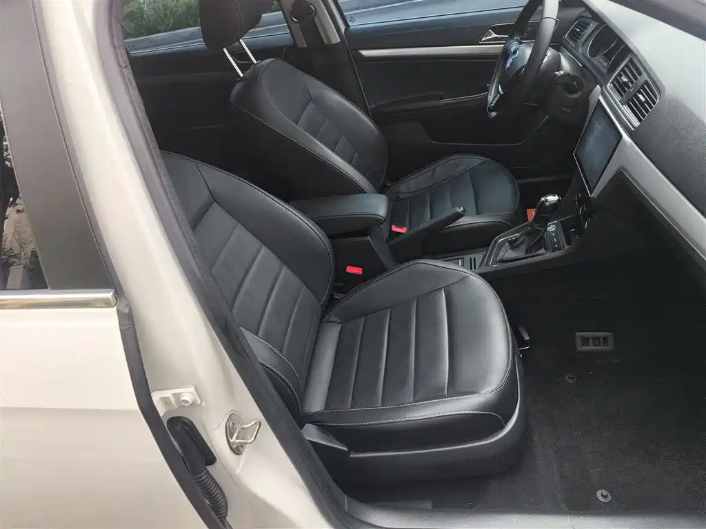 Volkswagen Lavida Tour 2017 230TSI DSG Comfort Edition фото 7