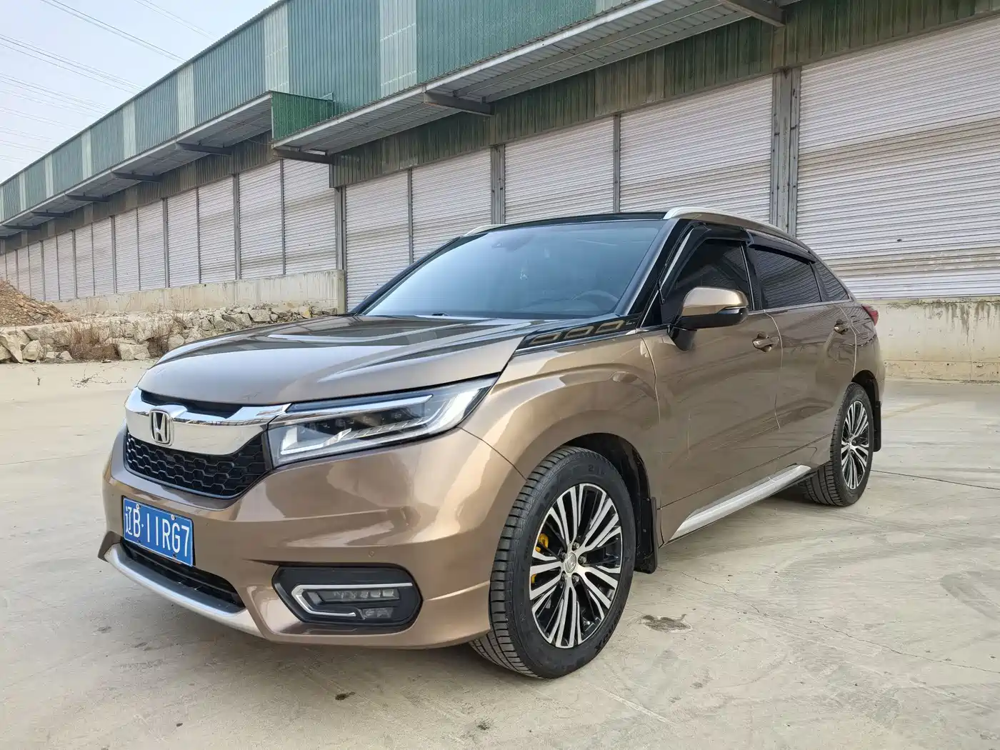 Photo 1 - Honda Avancier