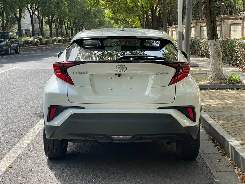 Toyota C-HR 2021 2.0L Luxury Edition фото 5