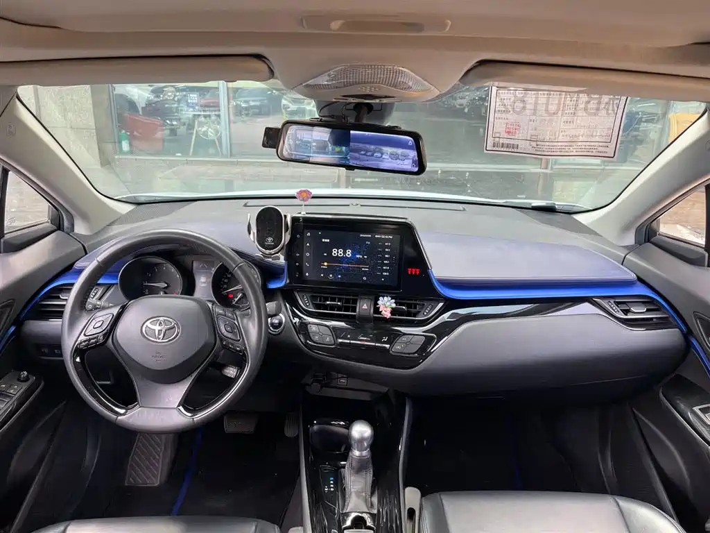 Toyota C-HR 2021 2.0L Luxury Edition фото 12