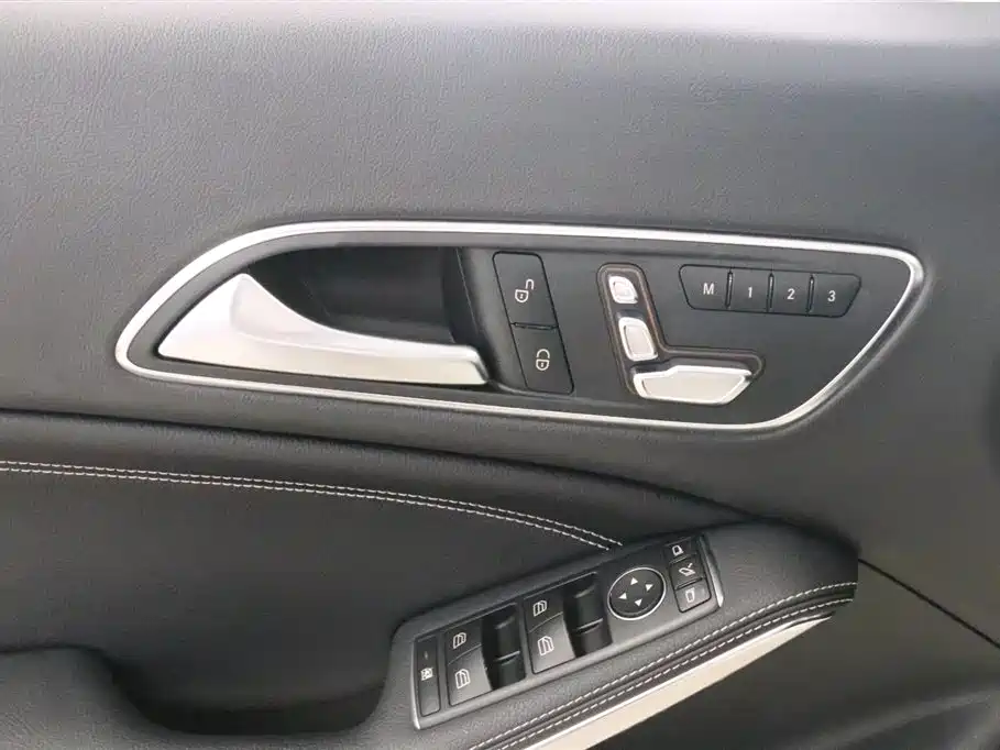 Mercedes-Benz CLA (Import) 2017 CLA 200 Fashion фото 12