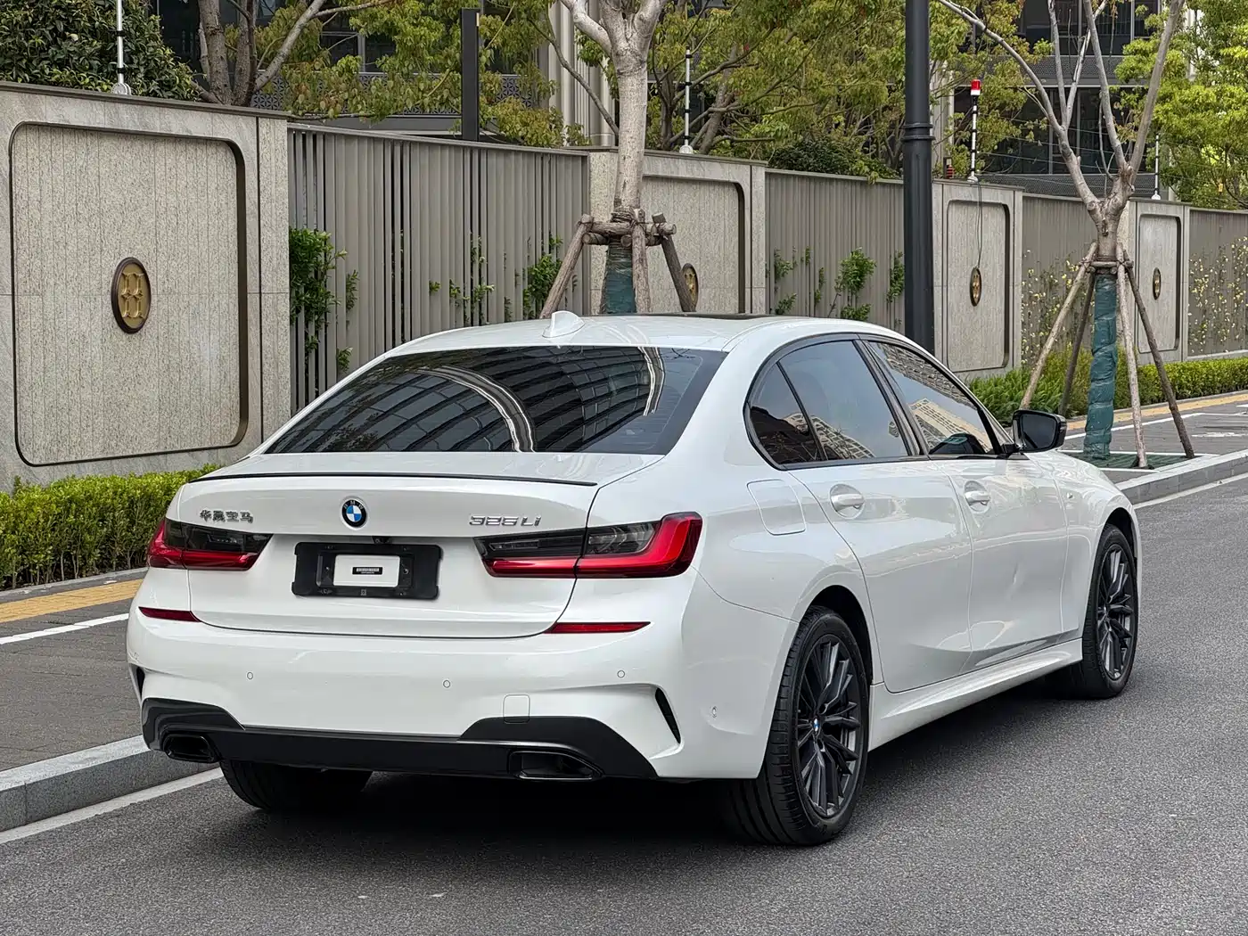 BMW 3 Series 2021 325Li M Sport Night Edition фото 3