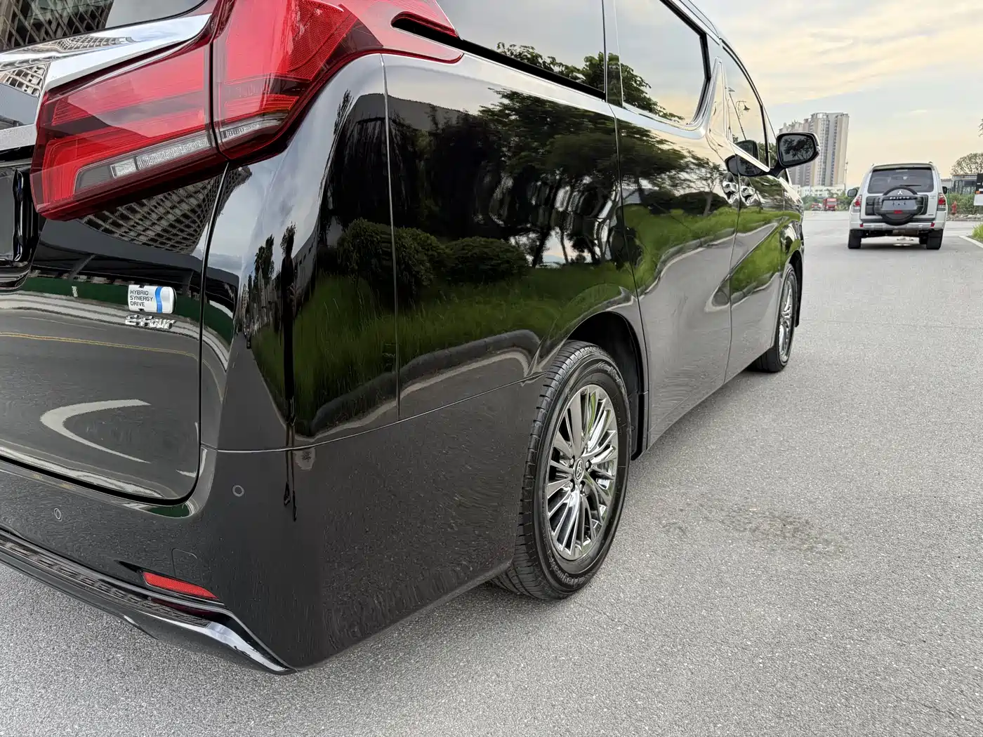 Toyota Alphard 2019 Hybrid 2.5L Luxury фото 24