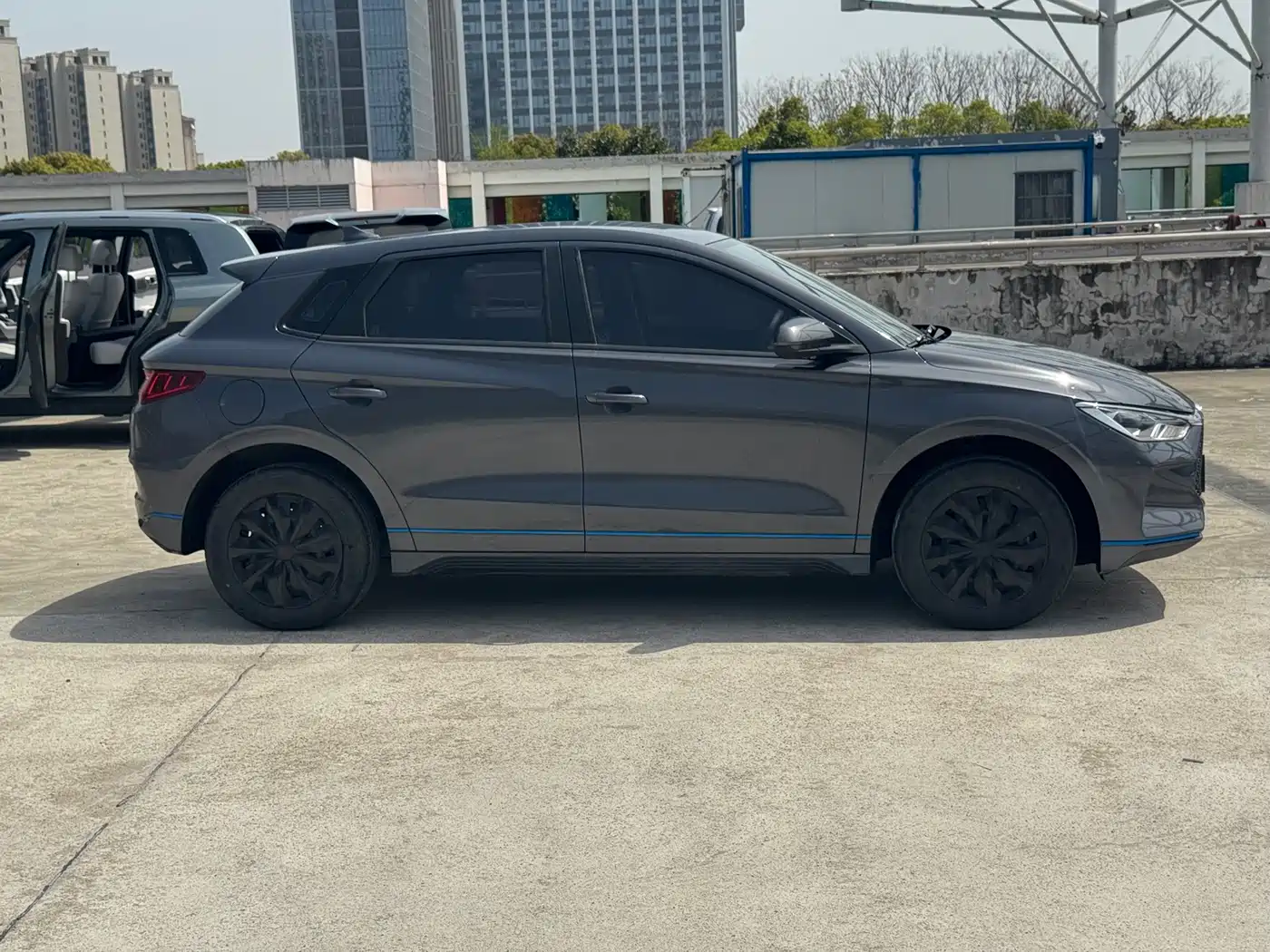 BYD E2