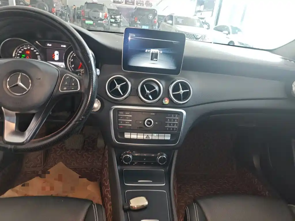 Mercedes-Benz GLA 2018 GLA 200 Dynamic фото 13
