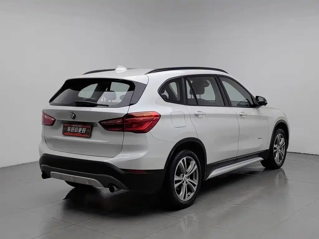 Фото 2 - BMW X1