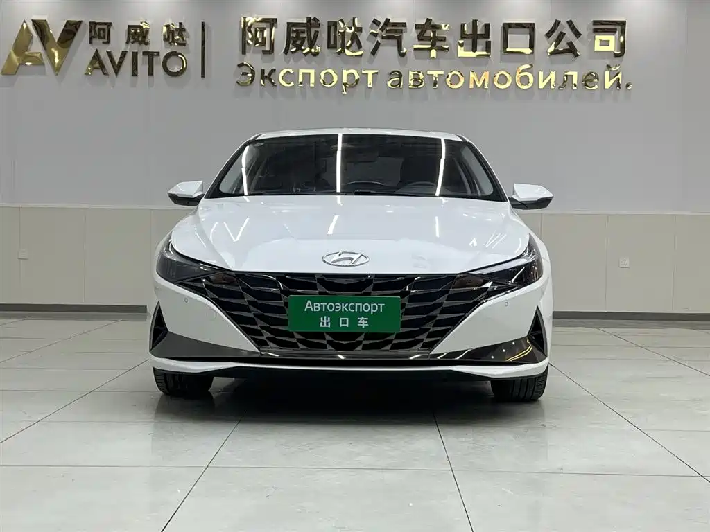 HYUNDAI ELANTRA