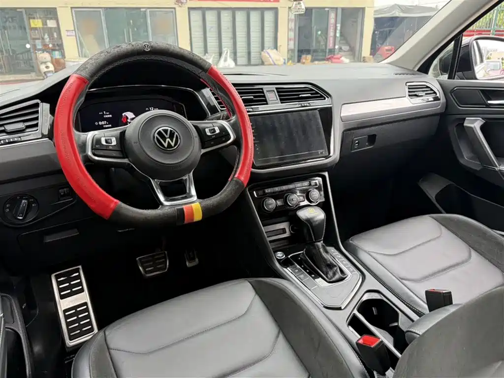 Volkswagen Tiguan L 2021 330TSI Automatic 2WD R-Line Premium фото 17