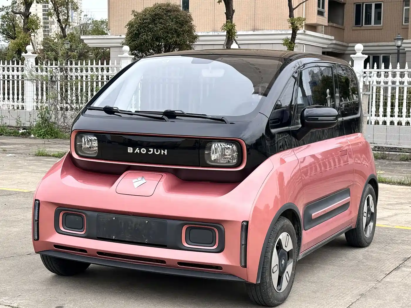 BAOJUN E300