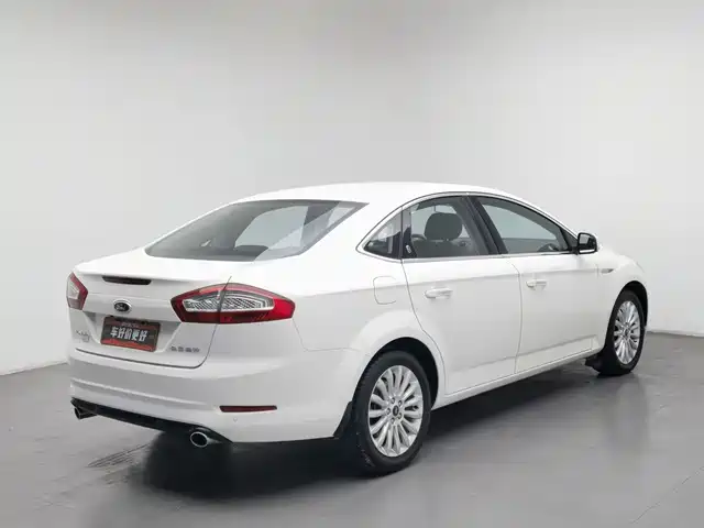 Ford Mondeo 2013 2.3L Luxury Model — фото 2