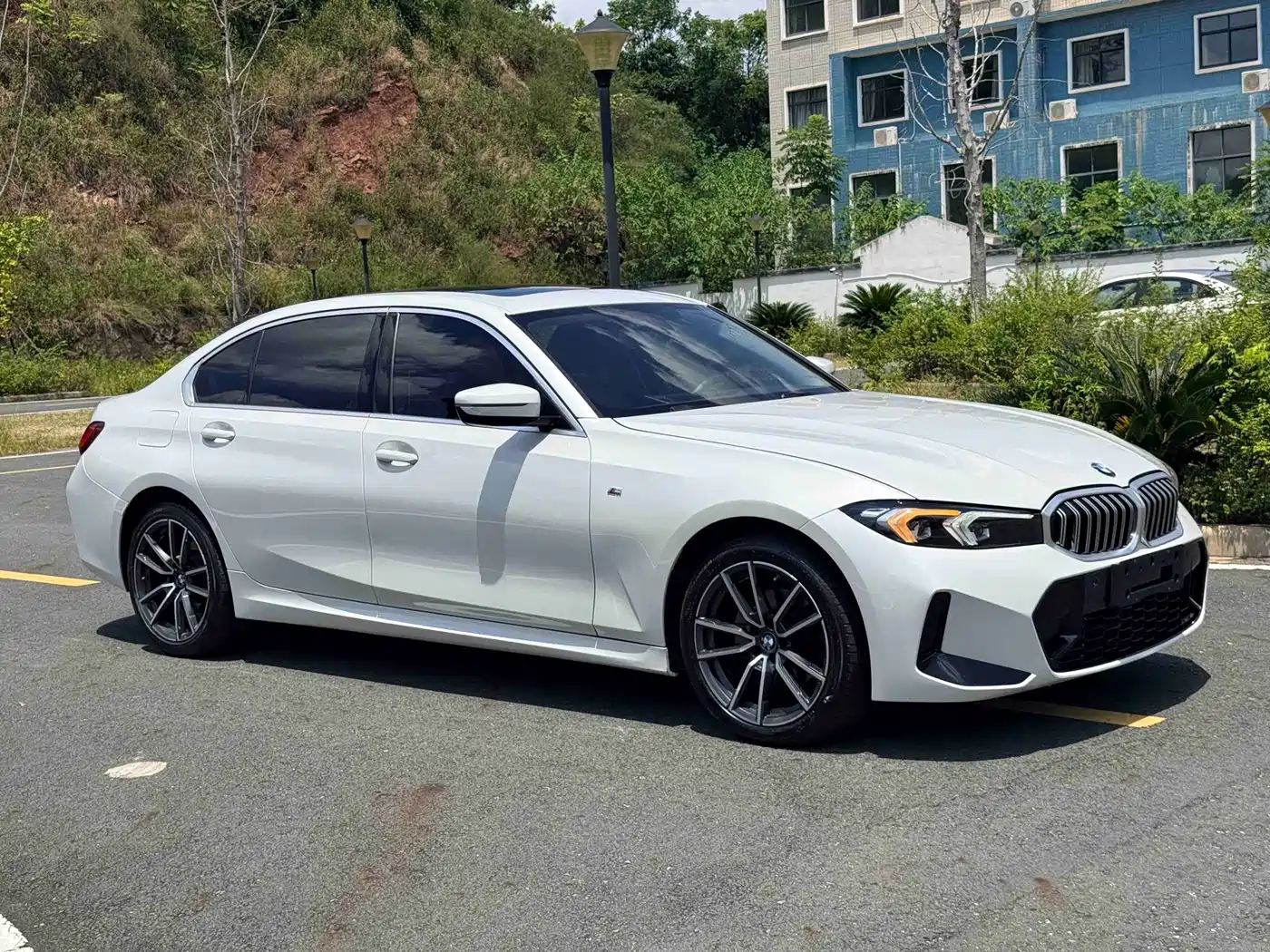 Photo 3 - BMW 3 Series