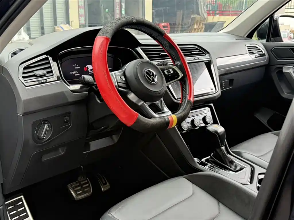 Volkswagen Tiguan L 2021 330TSI Automatic 2WD R-Line Premium фото 15
