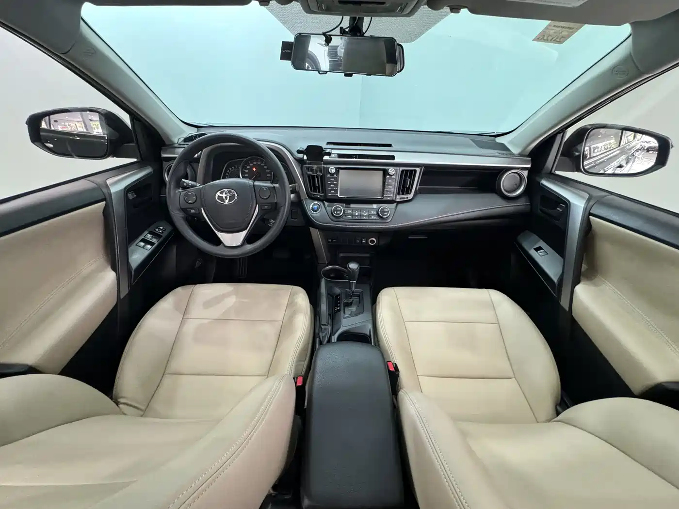 Toyota RAV4 Rongfang 2016 2.0L CVT 2WD Trend (China V) фото 4