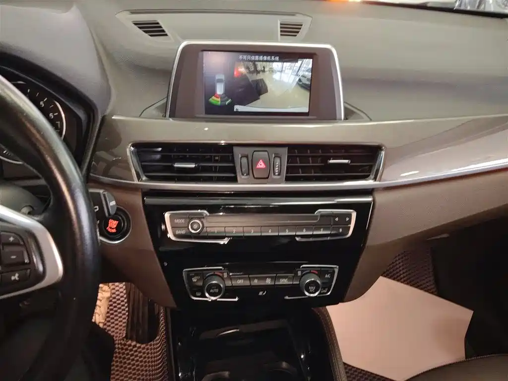 BMW X1 2018 sDrive18Li Premium Model фото 9