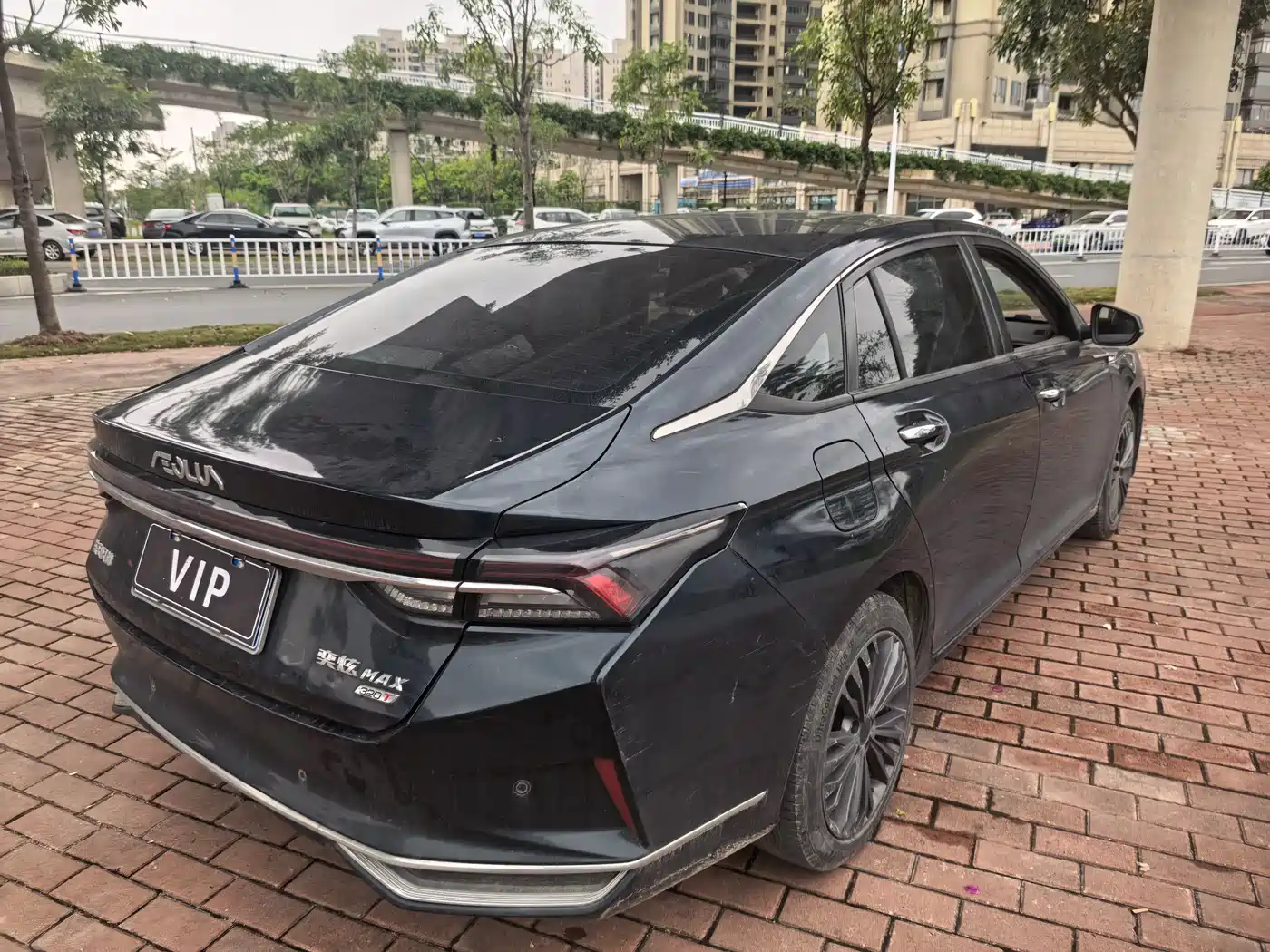 DONGFENG YI HYUN MAX