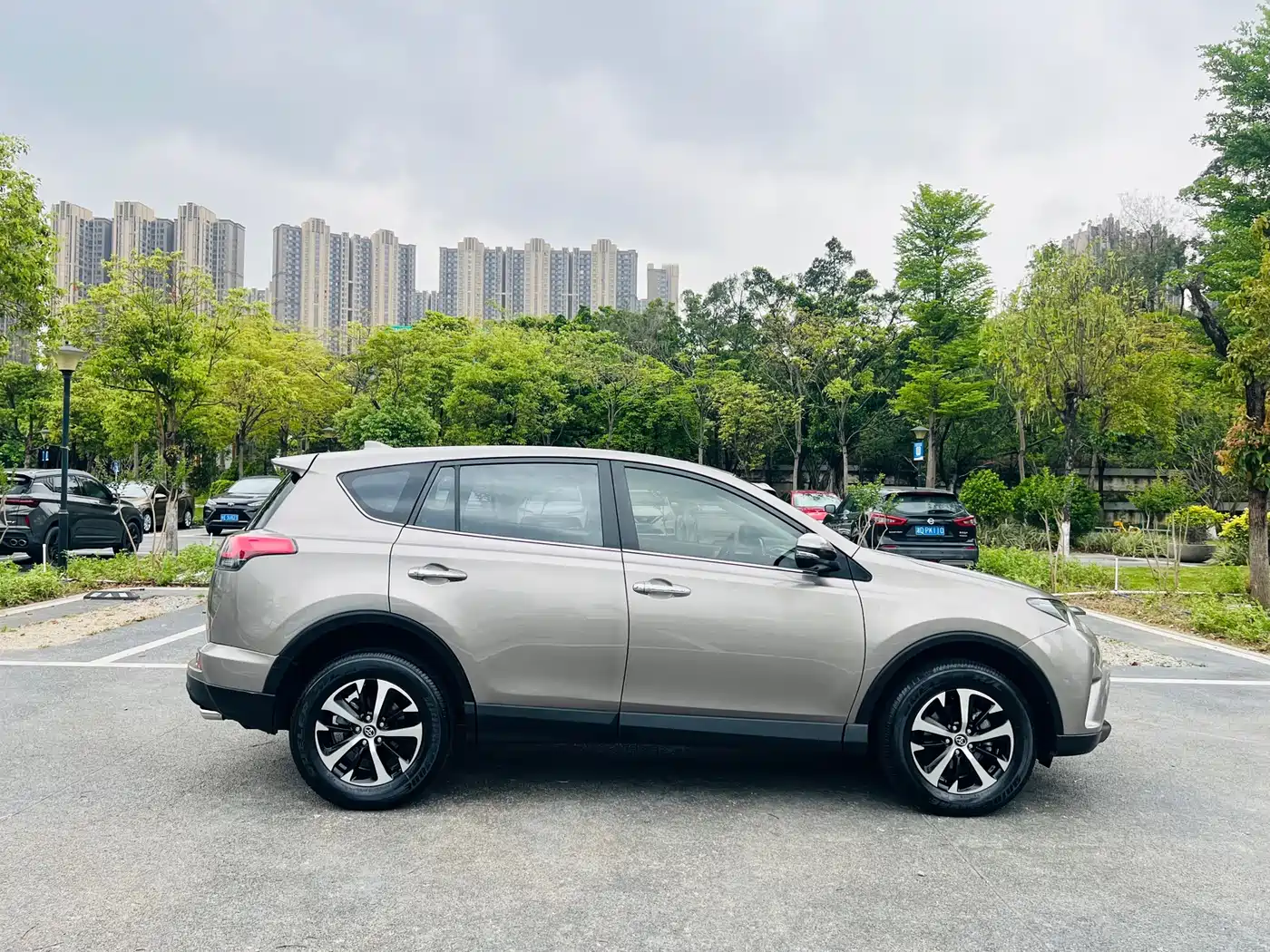 Toyota RAV4 Rongfang 2019 2.0L CVT 2WD Trend Edition China VI фото 8