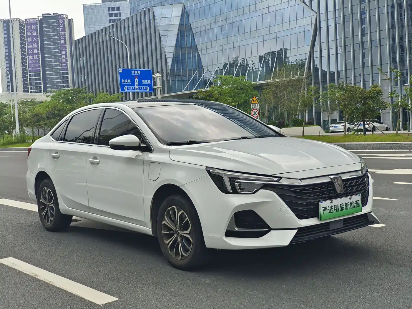 Roewe i6 MAX EV 2023 2022 EV 500 Sunroof Premium